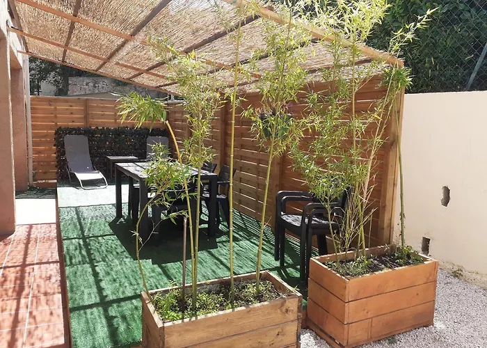 Location Vacances T4 Bas De Villa Toulon